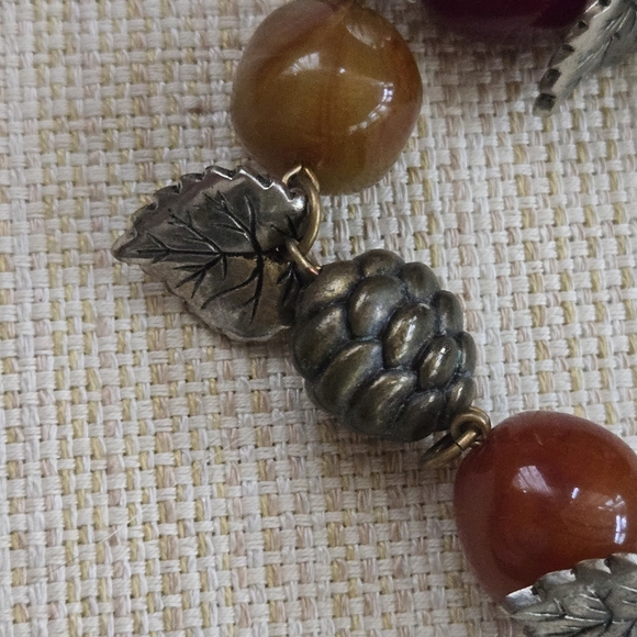 Faux Ambe Bead Necklace Leaves 18" Fall Colors Silver and Gold tone - Picture 4 of 10